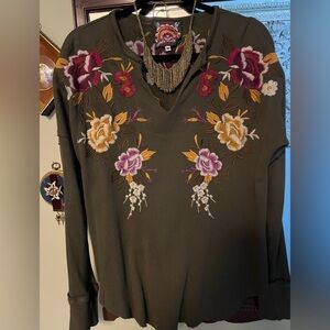 Johnny Was Christina style V-neck Thermal embroidered top medium top.